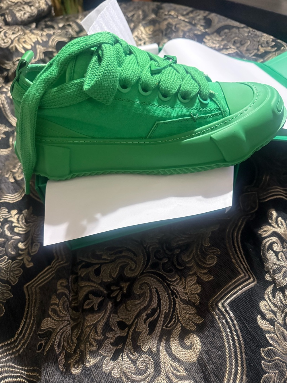 Men's Vibrant Green Low-Top Sneakers
